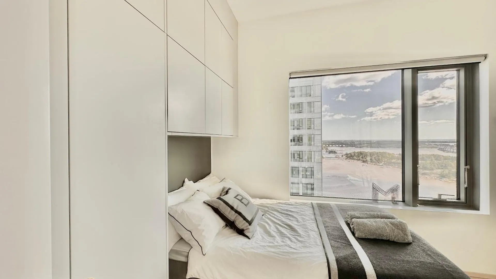 Luxury Skyscraper Apartment With Amazing View Over 헬싱키